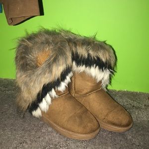 Fuzzy winter boots